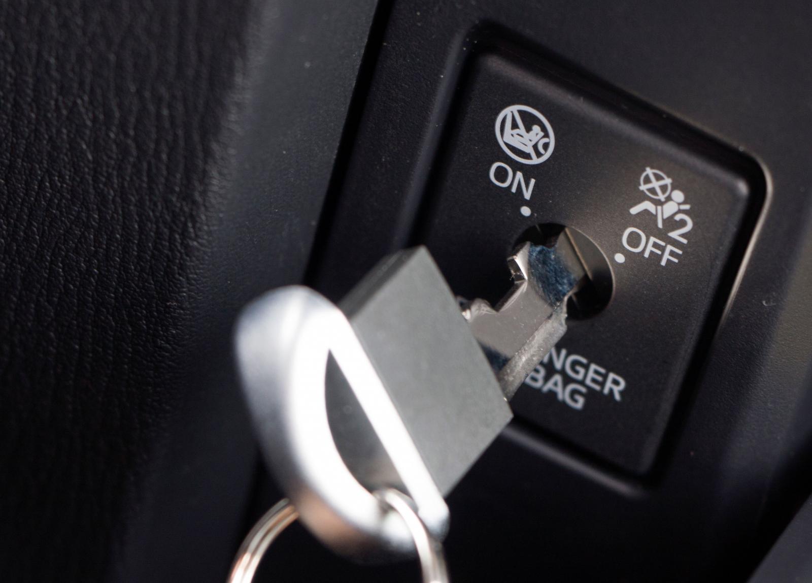 I Mazda stängs passagerarkrockkudden enkelt av med nyckel.