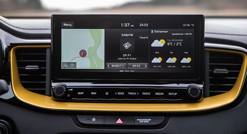 Kia: XCeed har en bred 10,25-tumsskärm som standard. God upplösning men grafiken borde haft större symboler.