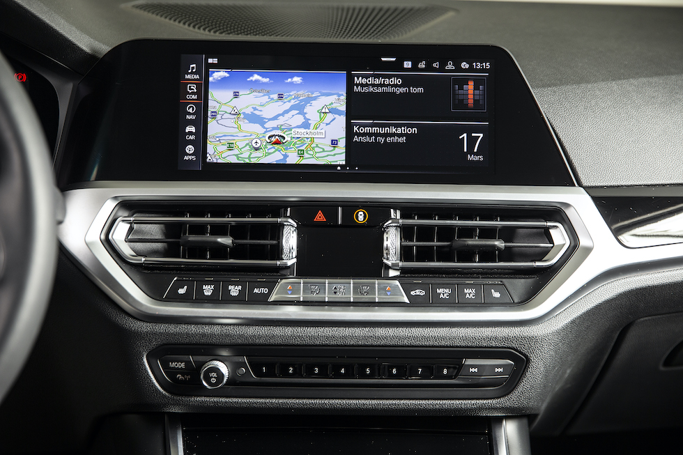 Mediaskärmen i BMW 320D.