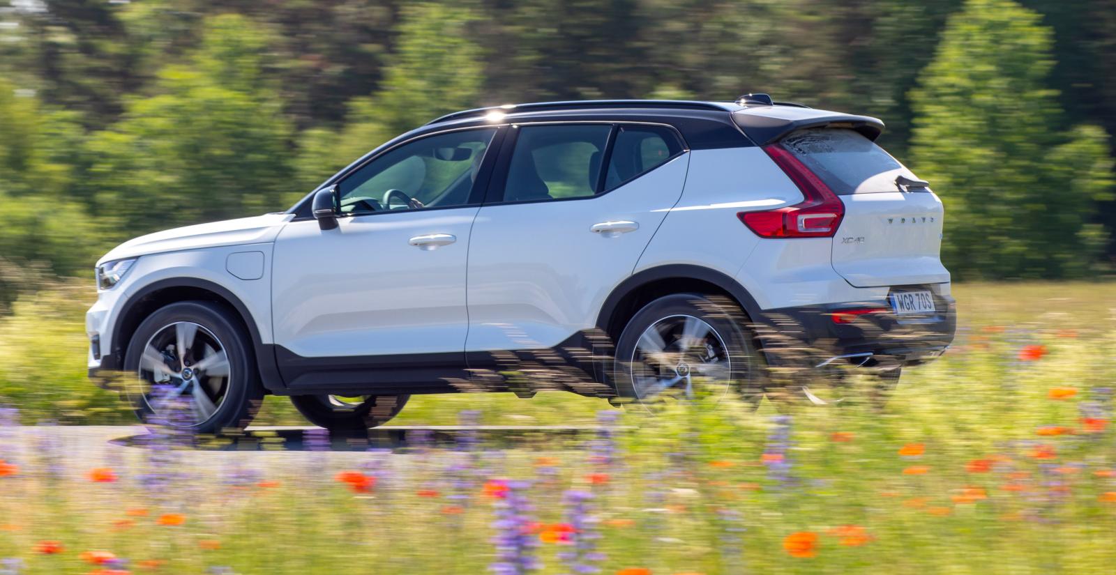 Volvo XC40 får beröm för att vara snålare som laddhybrid än vanlig bensinbil.