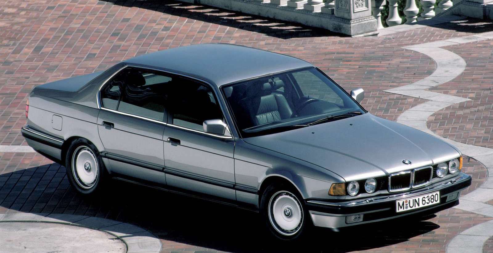 BMW kan skrota V12-motorn – men bara i Europa?
