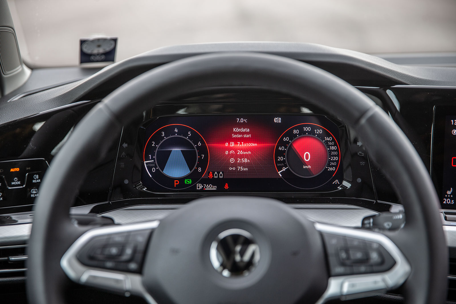 Volkswagen Golf har mycket mer avancerad digital teknik än föregångaren – vilket ställer till med problem i produktionen.