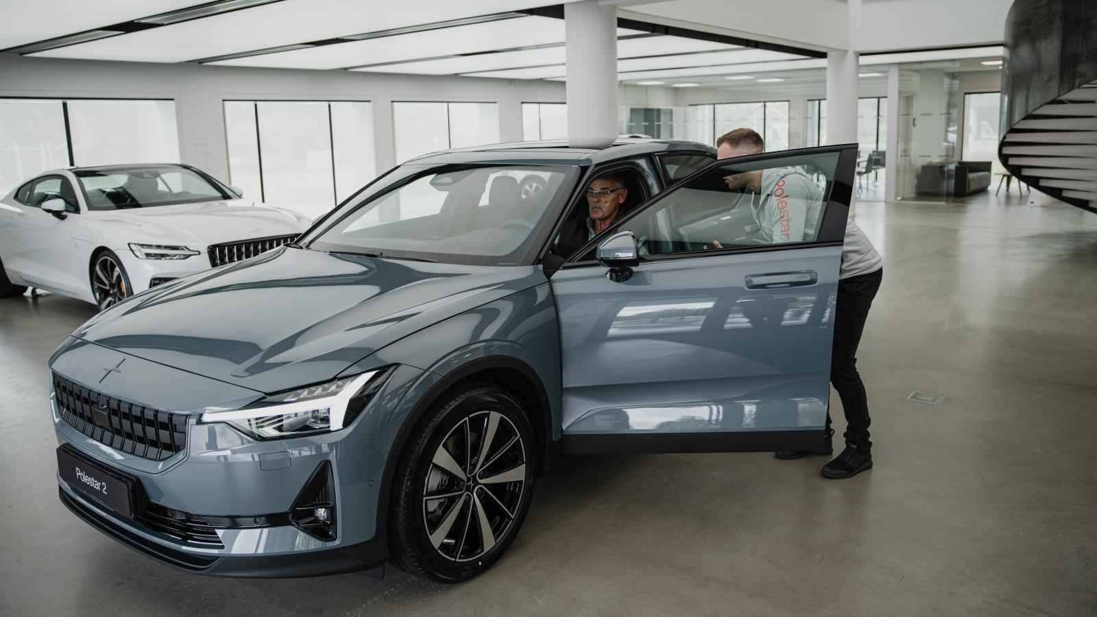 Första kunden i Sverige har fått sin Polestar 2