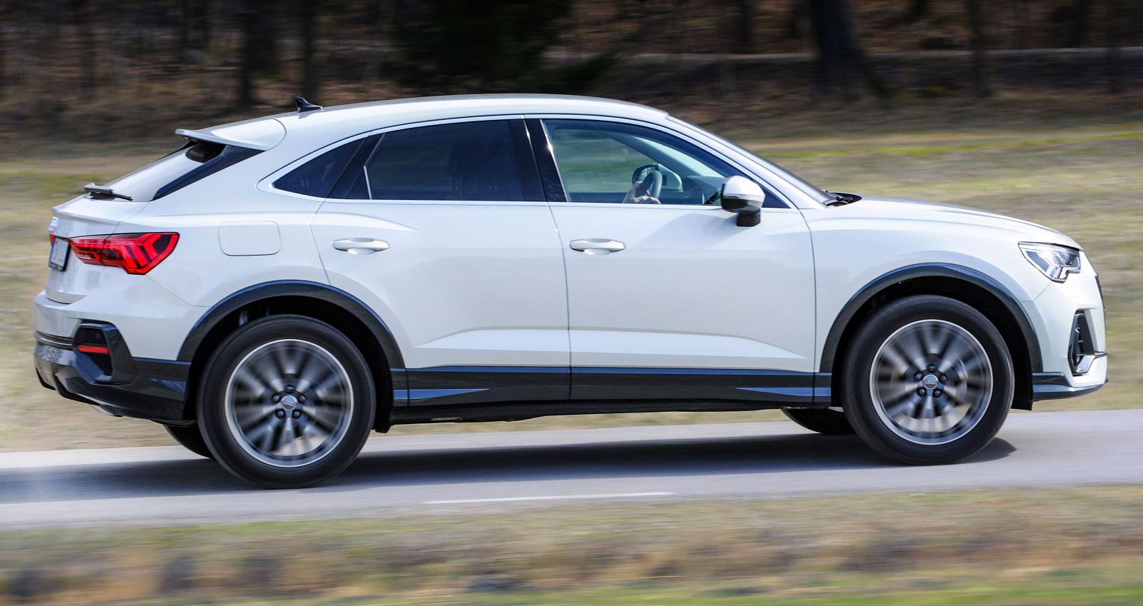 Q3 Sportback är valet för dig som vill ha en tuffare kompaktsuv, men den är 23 400 kronor dyrare än vanliga Audi Q3.