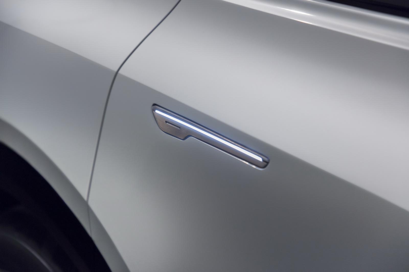 Officiell: Cadillac Lyriq är en ny elsuv med jätteskärm och smart ljudisolering