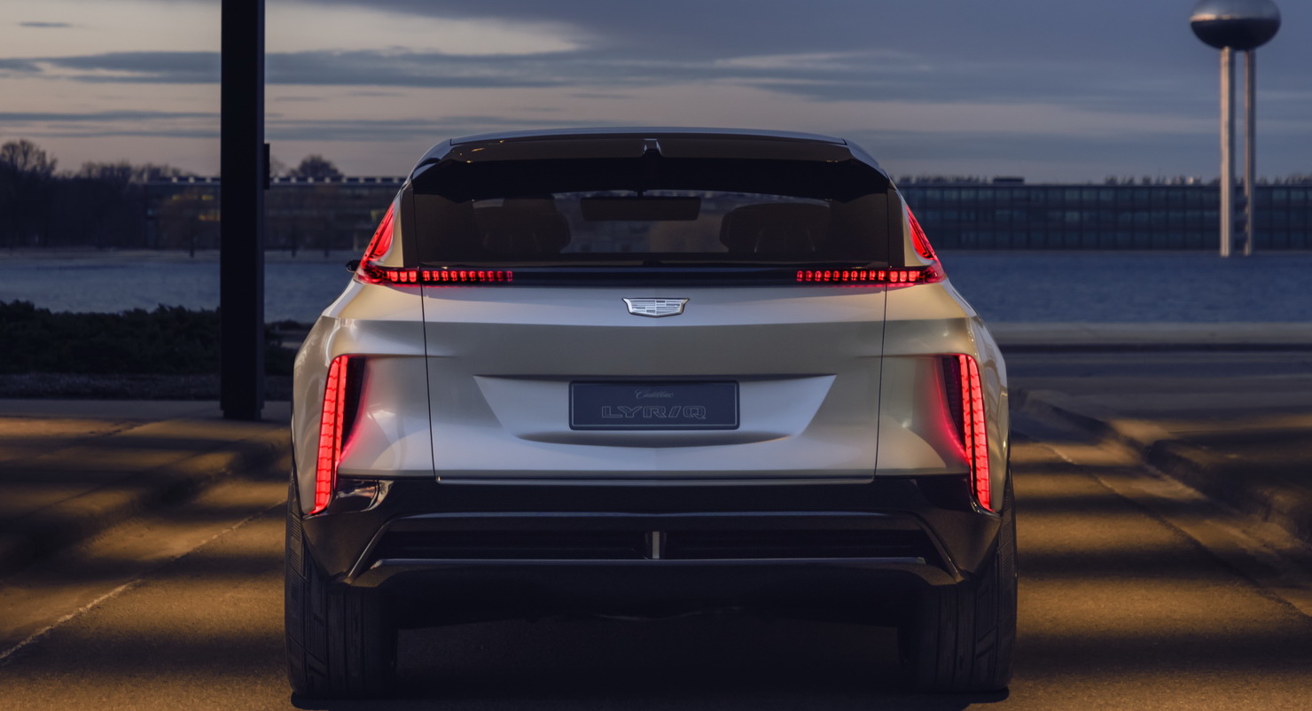 Officiell: Cadillac Lyriq är en ny elsuv med jätteskärm och smart ljudisolering