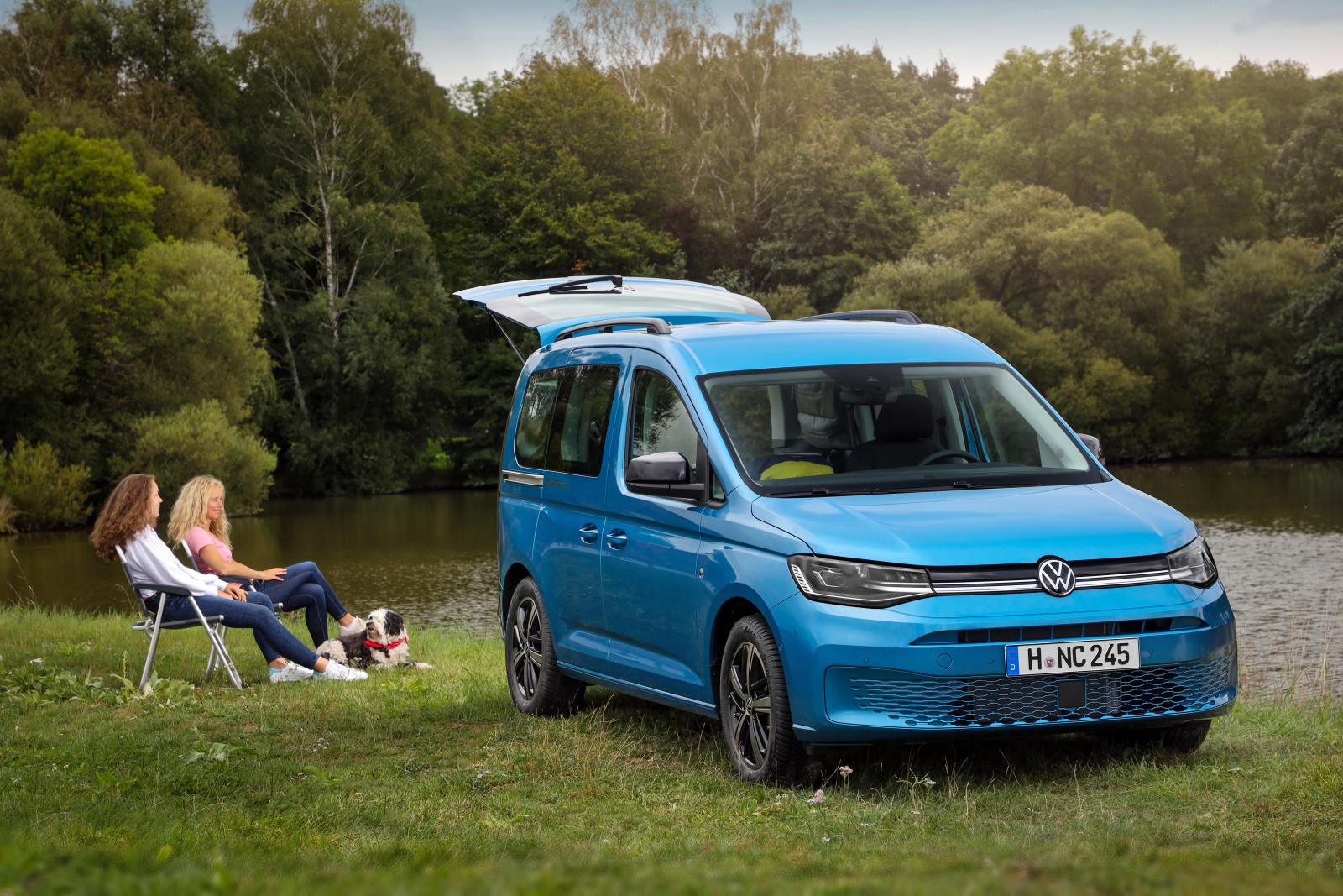 Volkswagen Caddy California är en ny minihusbil med utfällbart kök