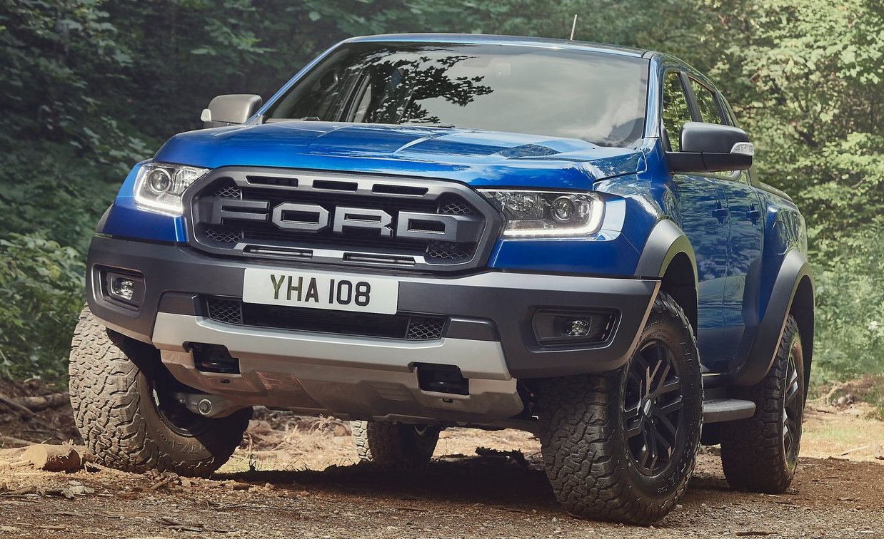 Dyrast i vår jämförelse blir Ford Ranger Raptor med en straffskatt på 28 000 kronor om året. Men även bland mer ”vanliga” transportbilarna känns den nya fordonsskatten i plånboken.