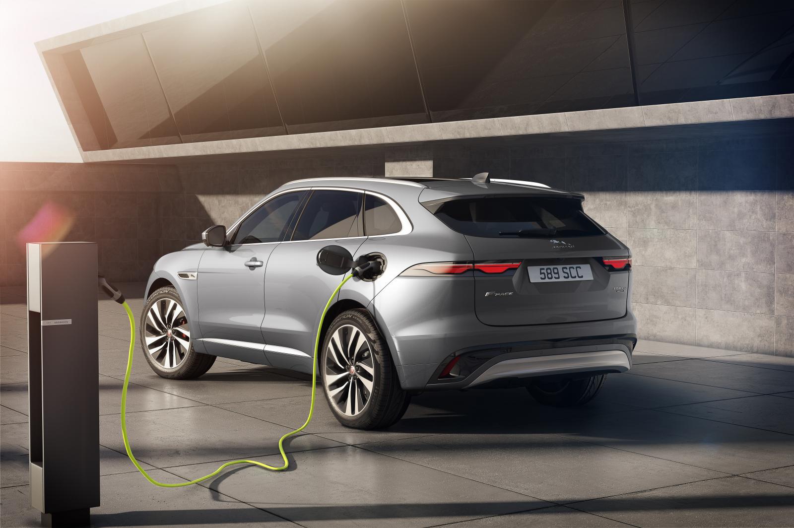 Jaguar F-Pace uppdateras – kommer som laddhybrid