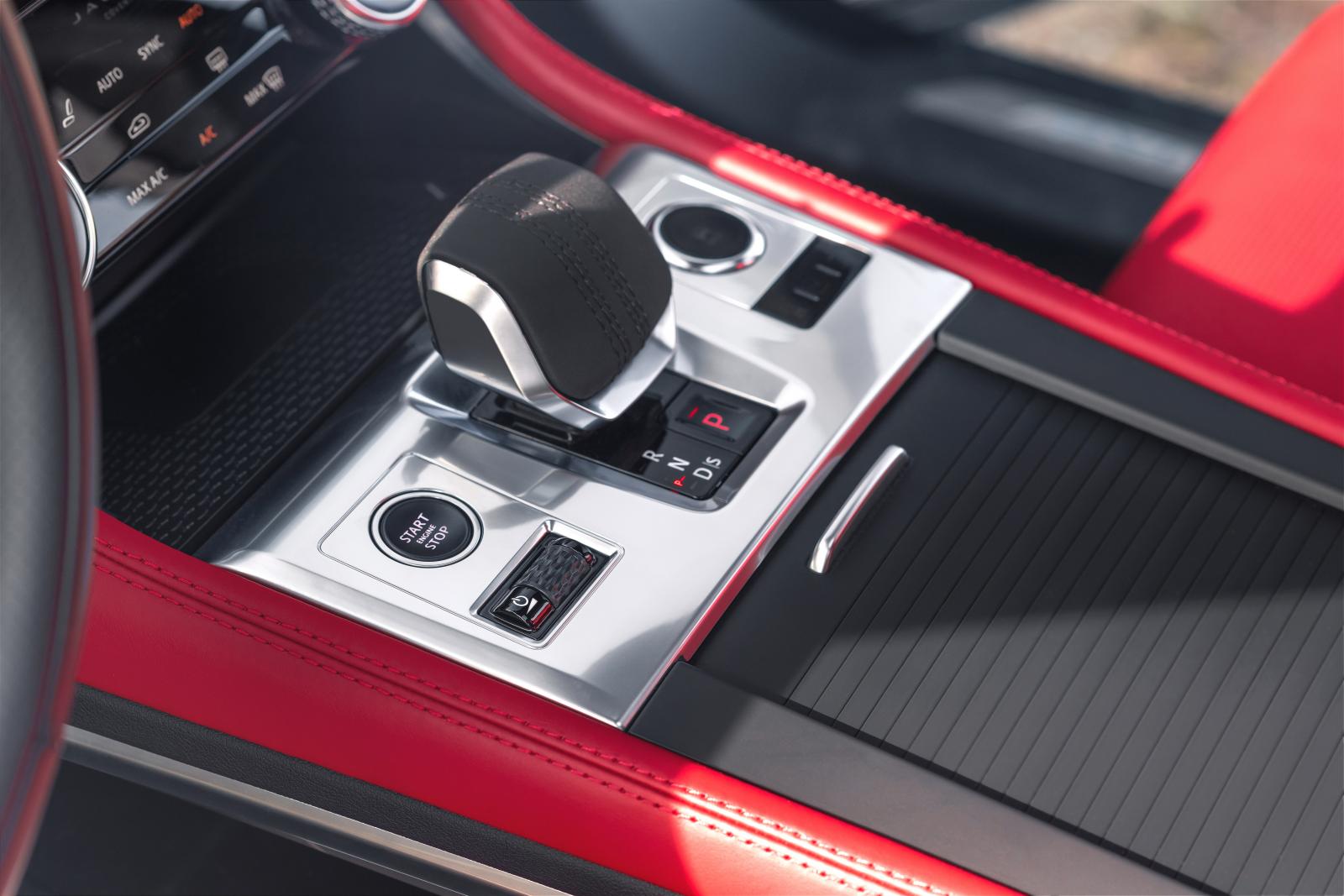 Jaguar F-Pace uppdateras – kommer som laddhybrid