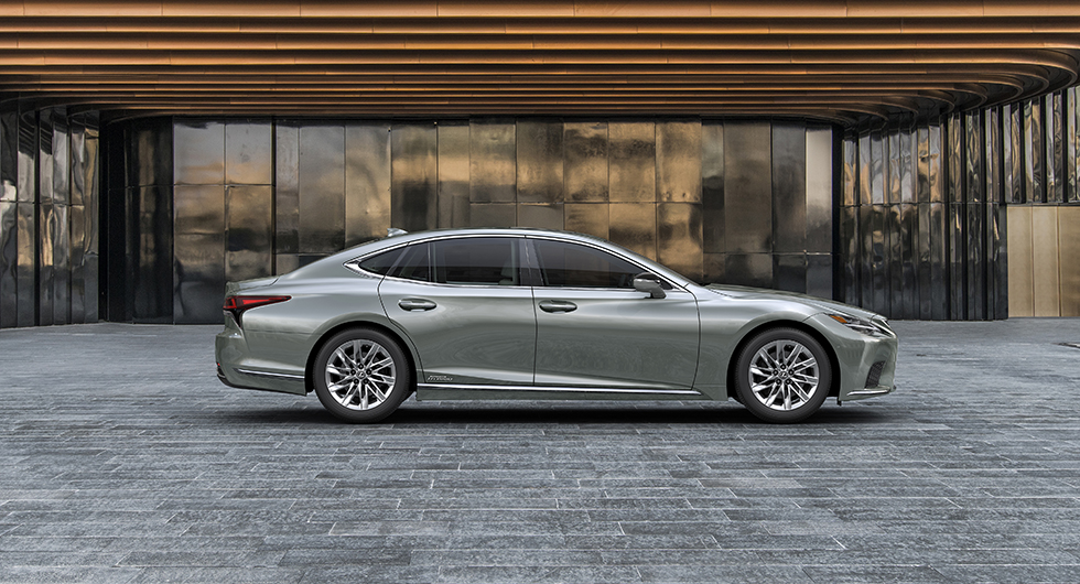 Lexus LS 500h väljer mjukare linje