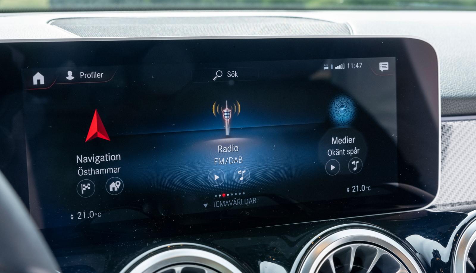 Mercedes: MBUX-systemet har oöverskådligt många finesser och funktioner. Krispig grafik! Testbilens ljudanläggning (Burmester, 4 800 kronor extra) lät ovanligt bra.
