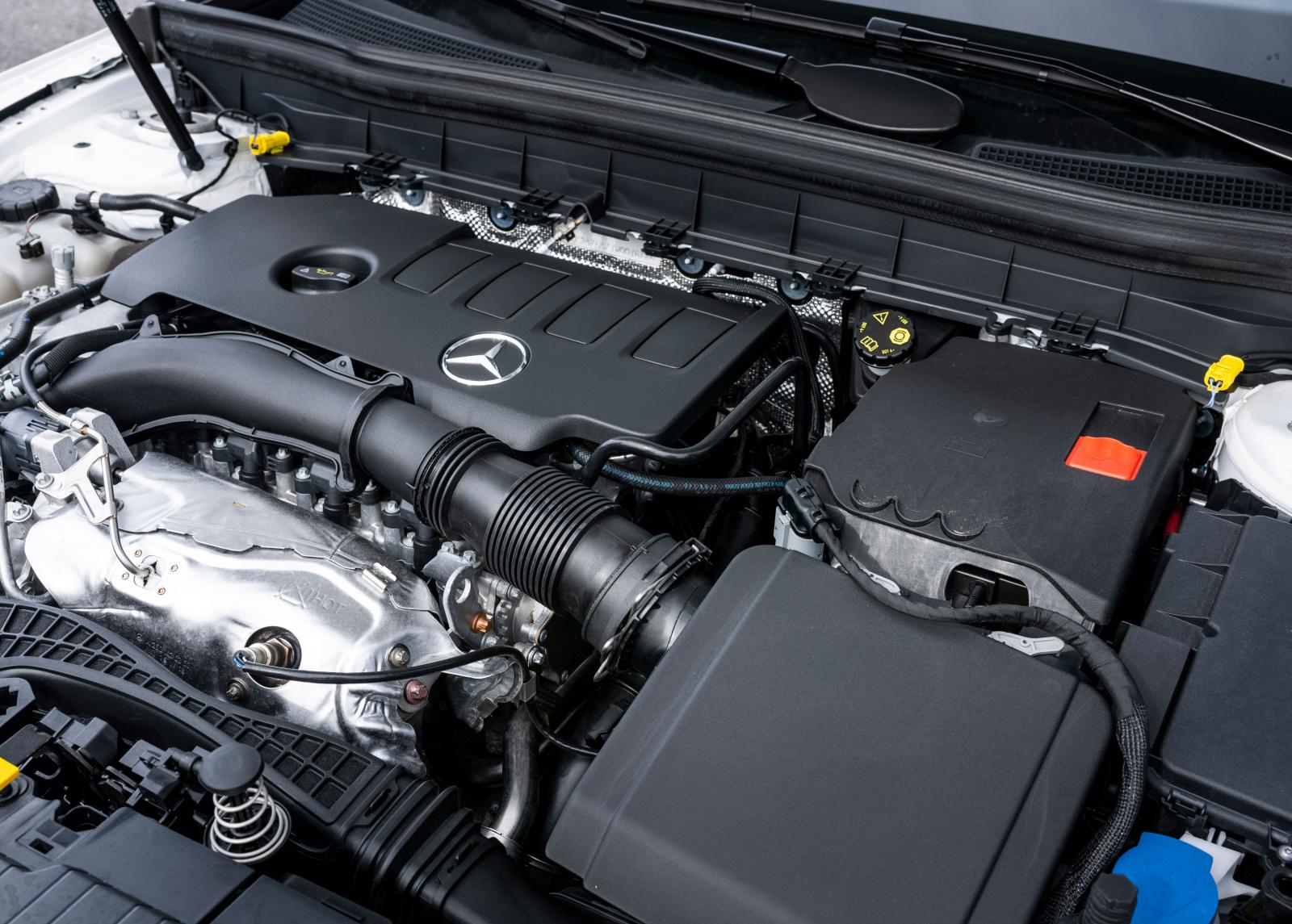 Påtagligt rapp motorkaraktär, GLB är snudd på GTI-SUV med denna bestyckning. Ett bättre samarbete med den åttaväxlade dubbelkopplingslådan önskas.