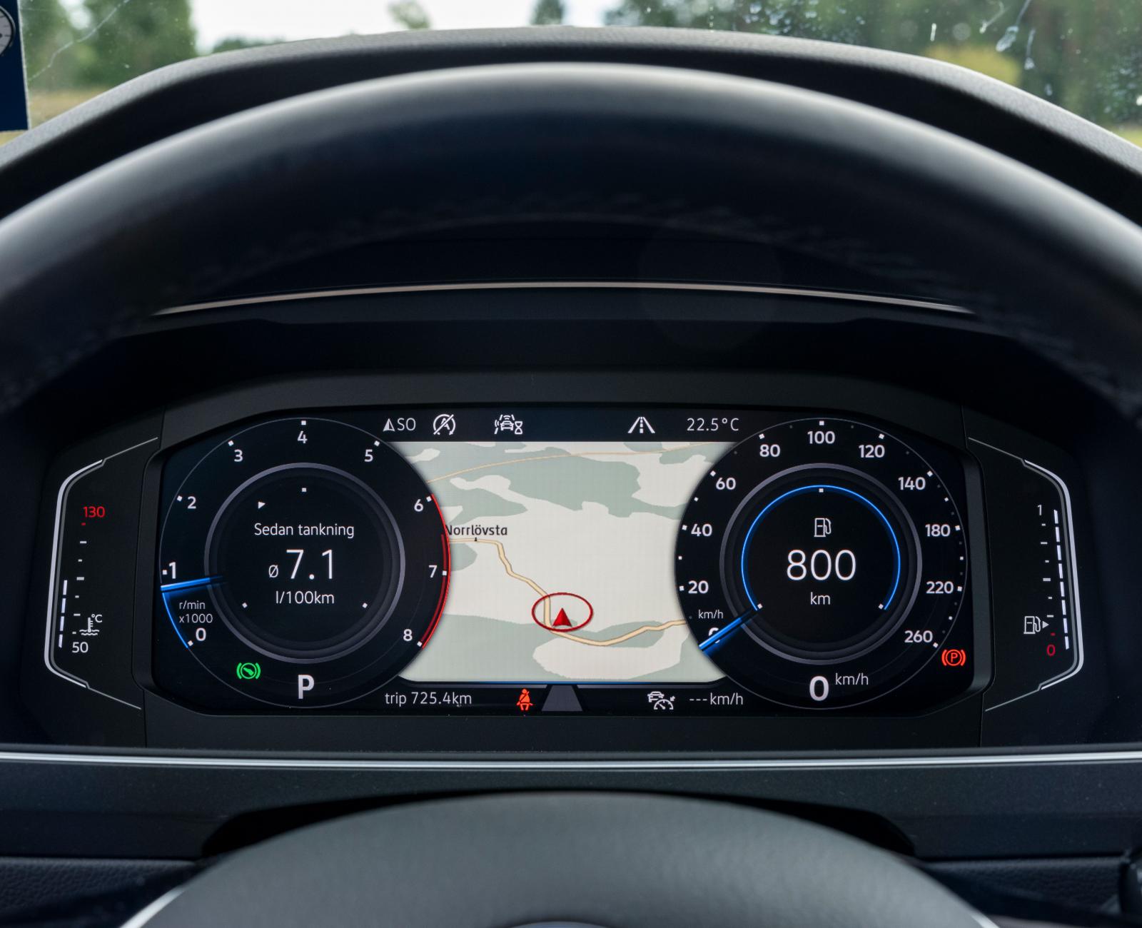 Volkswagens digitala instrumentvisning "Digital Cockpit Por" är en trivsam och bra finess à 5 600 kronor.