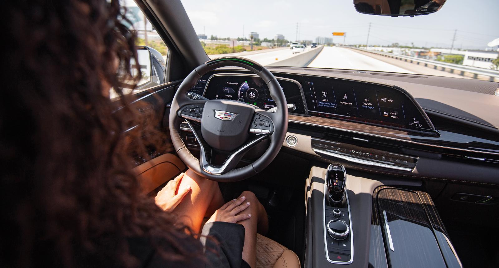 Cadillac är överlägsen vinnare i testet, inte minst eftersom det övervakar föraren och håller koll på om han eller hon har uppmärksamheten på vägen.