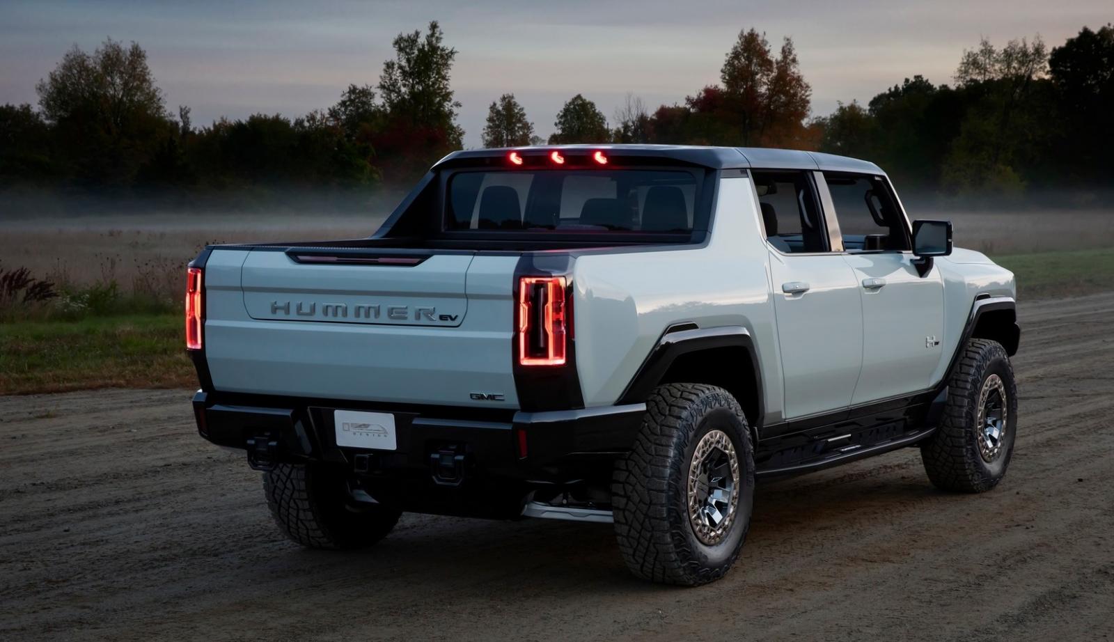 Hummer EV får ett imponerande vridmoment på hela 15 591 Nm. Men den siffran anger inte klassiskt ”motorvridmoment” utan något som kan beskrivas som ”hjulvridmoment”. Siffran för motorvridmoment är ännu inte officiellt men blir förmodligen mycket lägre.