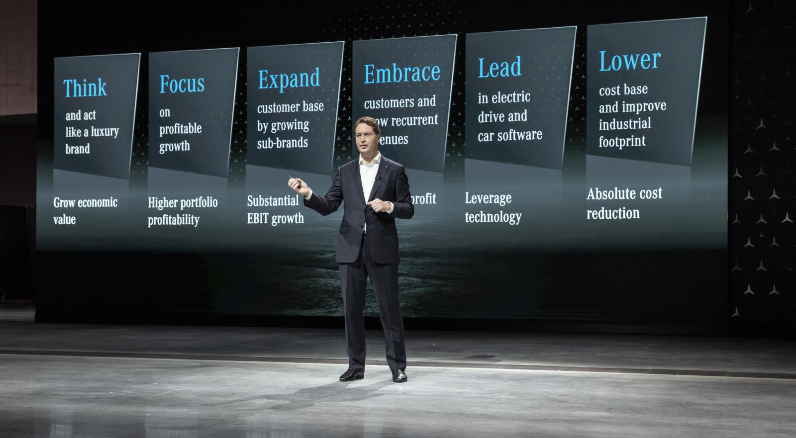 Svenske Daimlerchefen Ola Källenius presenterade nyheterna på ett digitalt event under tisdagen.