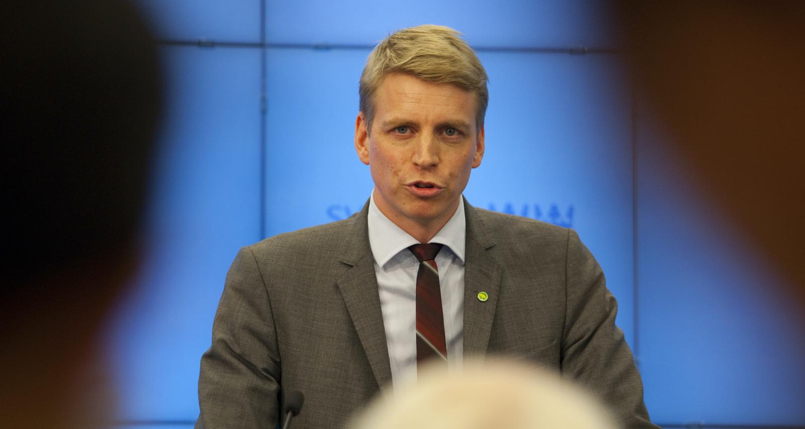”Från Miljöpartiets sida vill vi gärna se ett tak på hur dyr en bil får vara för att kunna få bonus”, säger biträdande finansminister Per Bolund (MP). Foto: Miljöpartiet