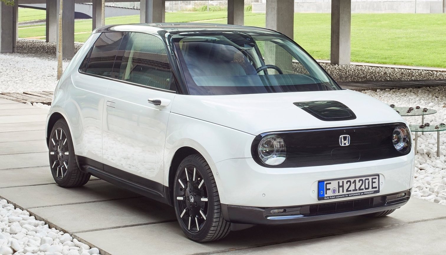 Elbilen Honda e är extremt viktig för att märket ska sänka koldioxidutsläppen.