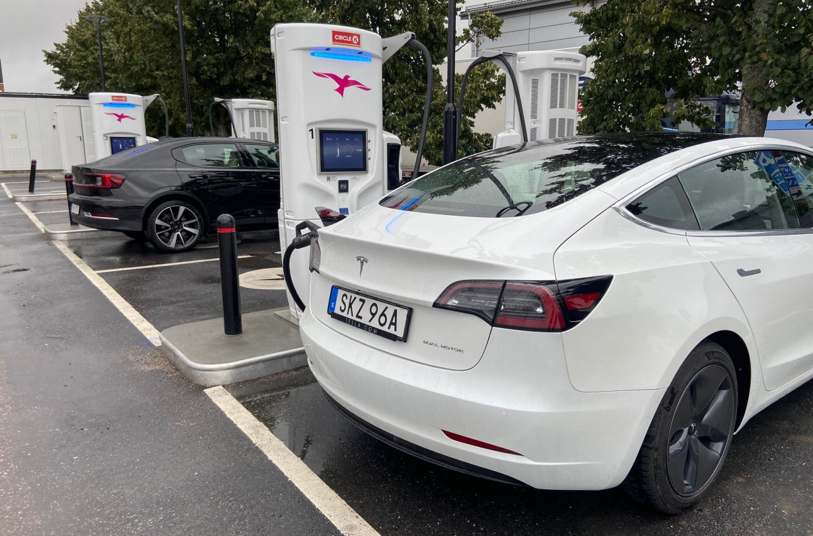 Duell: Polestar 2 mot Tesla Model 3 (2020)