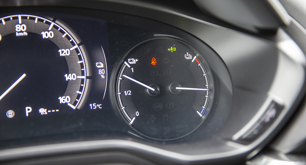 Ovanlig finess – temperaturmätare för batteriet längst till höger.