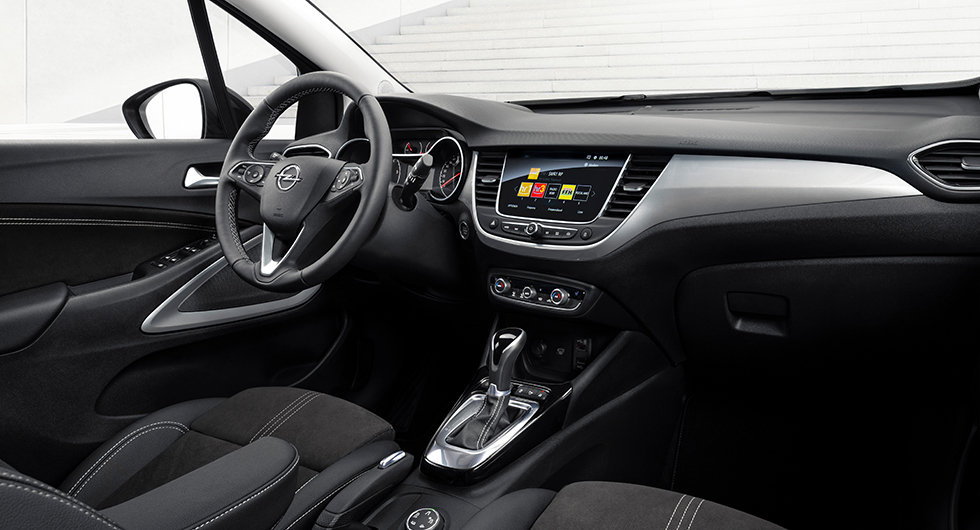 Opel Crossland dumpar X och tar ansiktsvisir från Mokka
