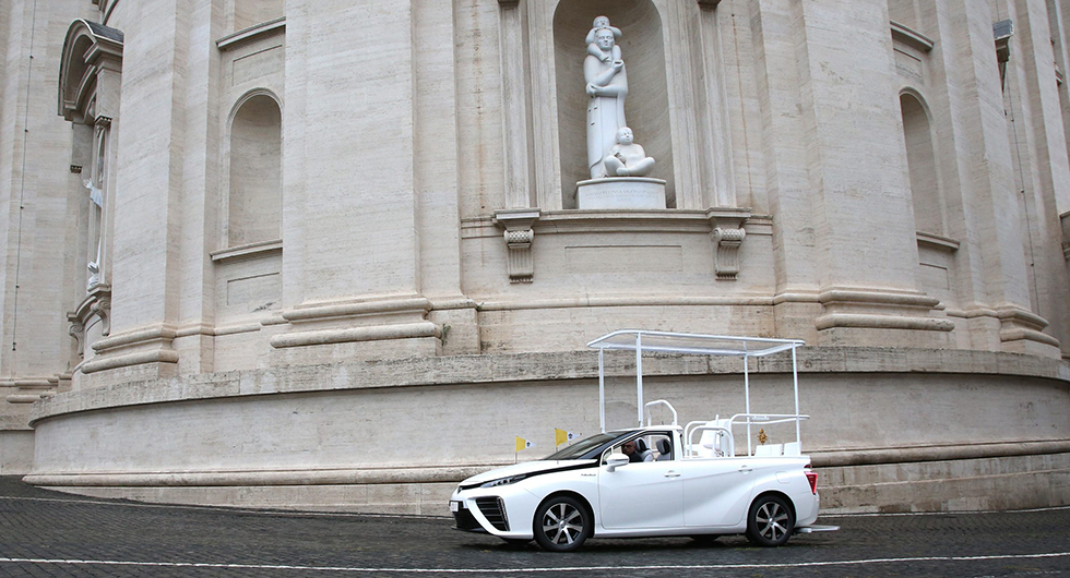 Påvens nya bil: Toyota Mirai