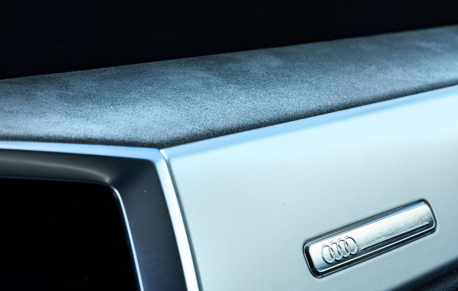 Detaljstudie av instrumentpanelen i Q3 Sportback. Tysk precision.