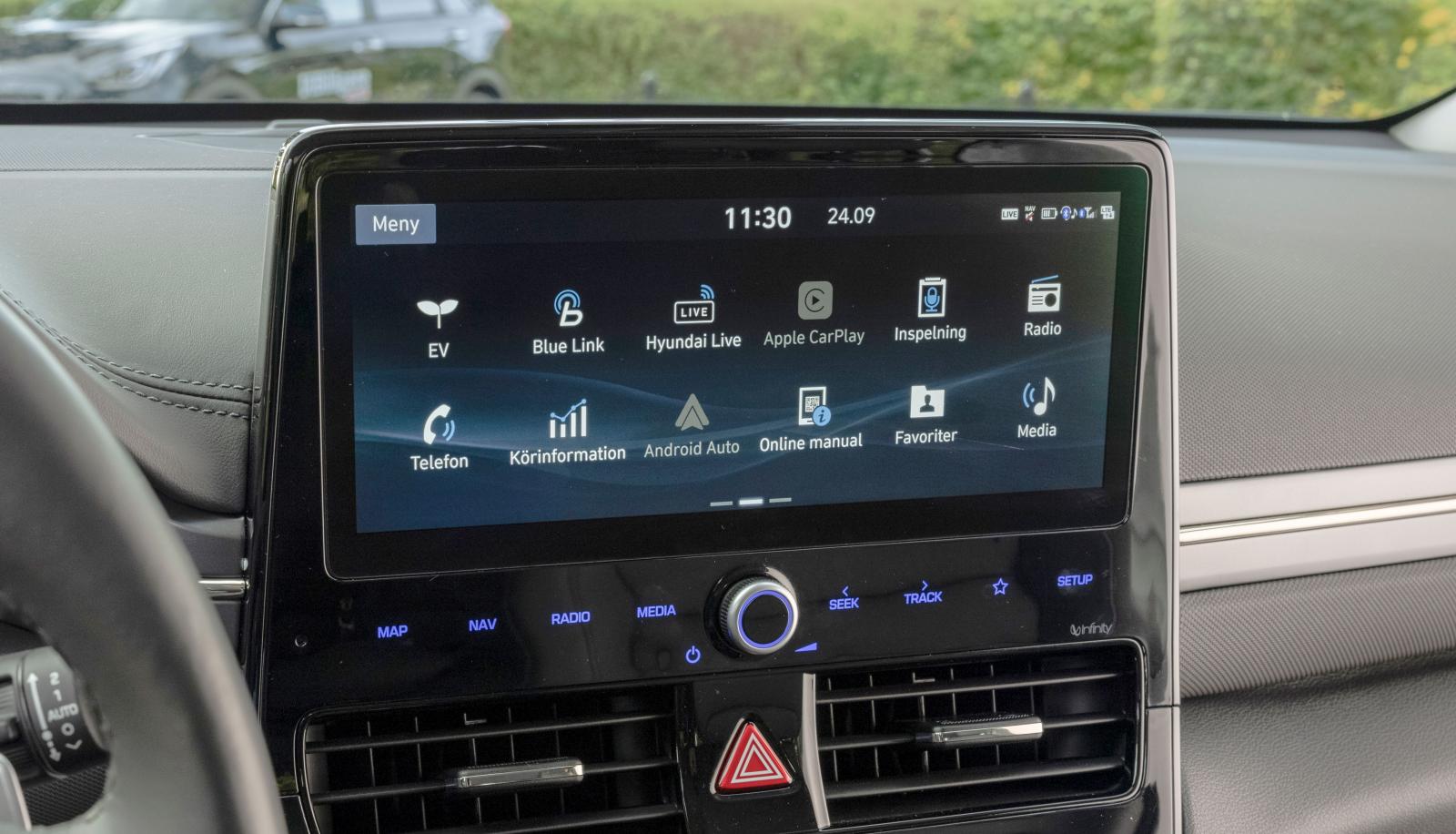 Hyundai: Ny anläggning med touchfunktioner genomgående men med ett vred för volymkontrollen. Hyfsat lättanvänt.