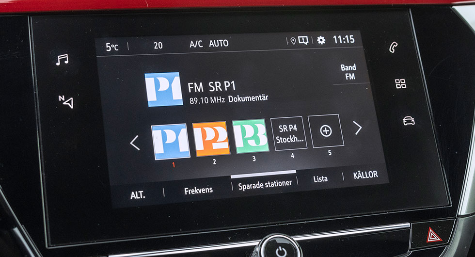 Mediaenheten från PSA har hjälpligt ”Opelfierats”. Jämfört med storebror Insignia upplevs det otydligt.