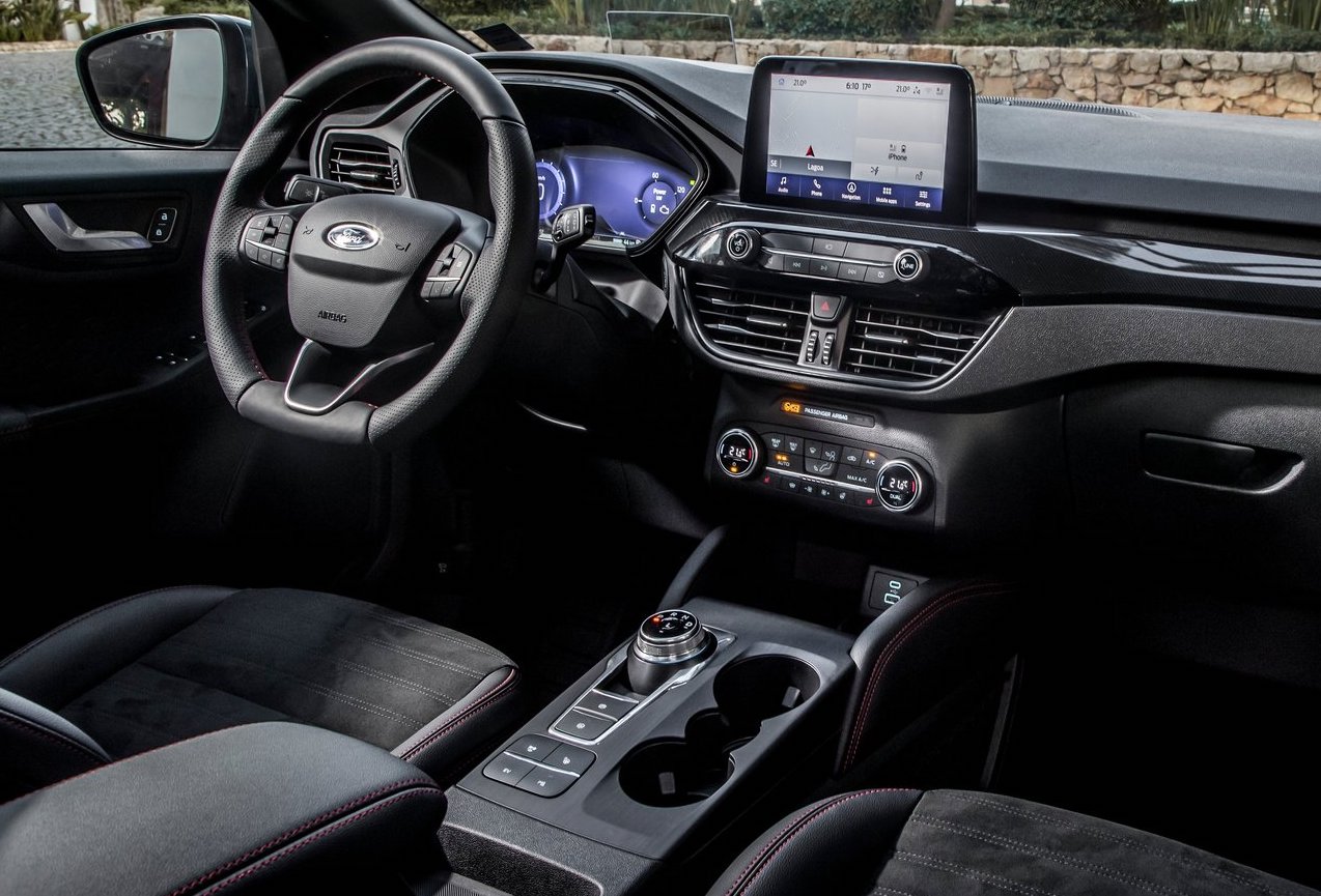 Ford Kuga nu som ”sladdlös” hybrid – låg skatt och dragkrok