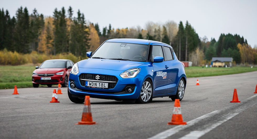 Swift går som en dröm. Bakaxeln är injusterad för viss medstyrning och klarar cirka 76 km/tim. Det är 3–4 km/tim över konkurrenterna.