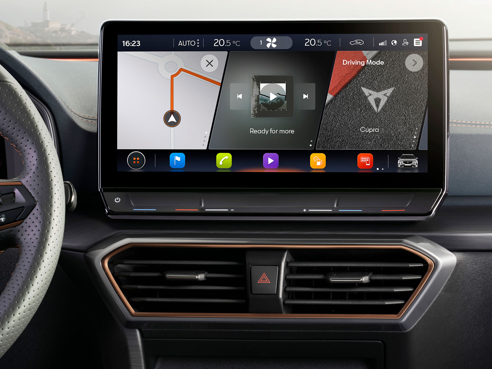 Infotainmentsystemet känns igen från senare modeller från VW-gruppen. Här finns många möjligheter men det krävs viss träning för att trycka rätt.
