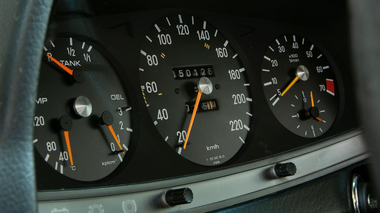 Mercedes W123 – Deutsche Industrie Norm.