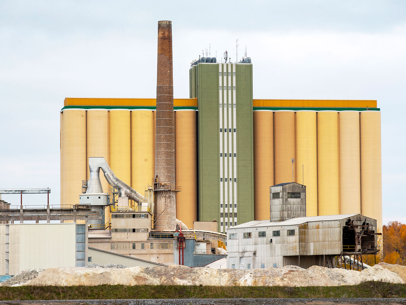 Miljonprogrammet i Stockholm är till stor del byggt av cement från Köping.