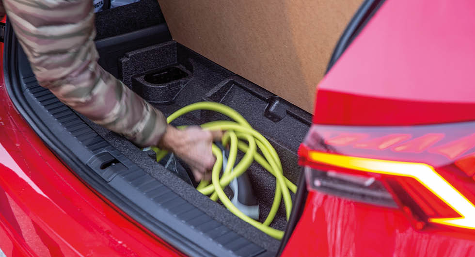 Bensintanken har krympt fem liter till 40 liter. Bagaget med 150 liter.