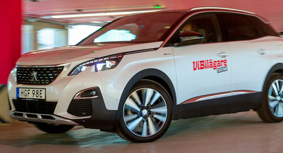 Jaså, du vill spara pengar på att välja en laddhybrid? Så enkelt är det inte alltid. Peugeot 2008 med laddkontakt kostar hela 18 700 kr att serva de första 6 000 milen – jämför det med exempelvis Skoda Superb iV som kostar 5 300 kr.