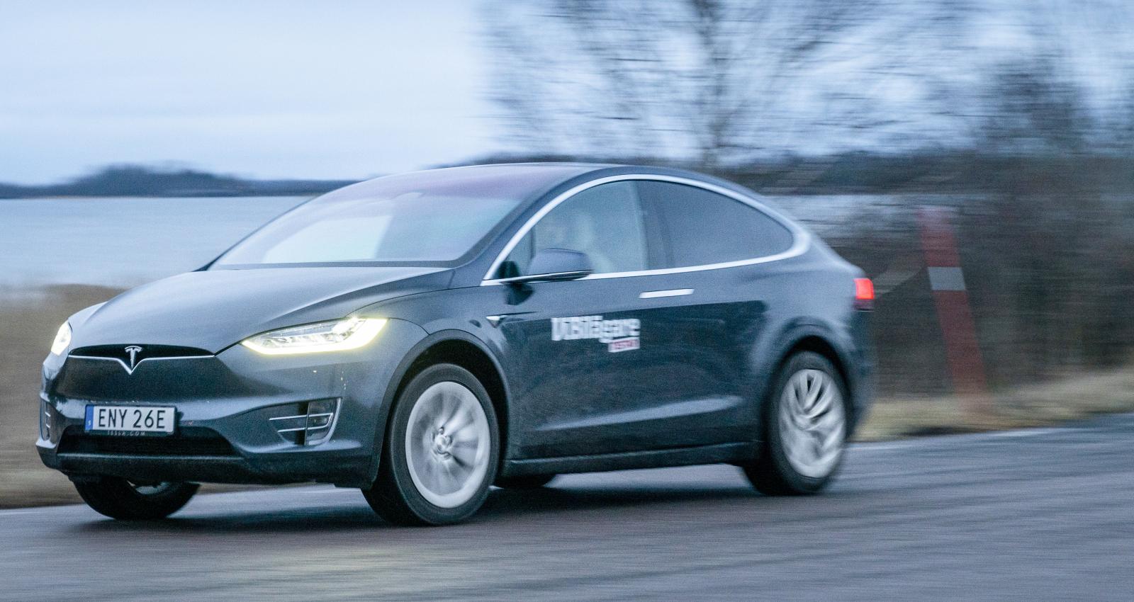 Tesla är det dyraste märket att försäkra i vår genomgång. Model X Long Range går loss på 16 800 kr per år – nästan dubbelt så mycket som konkurrenten Audi e-tron.
