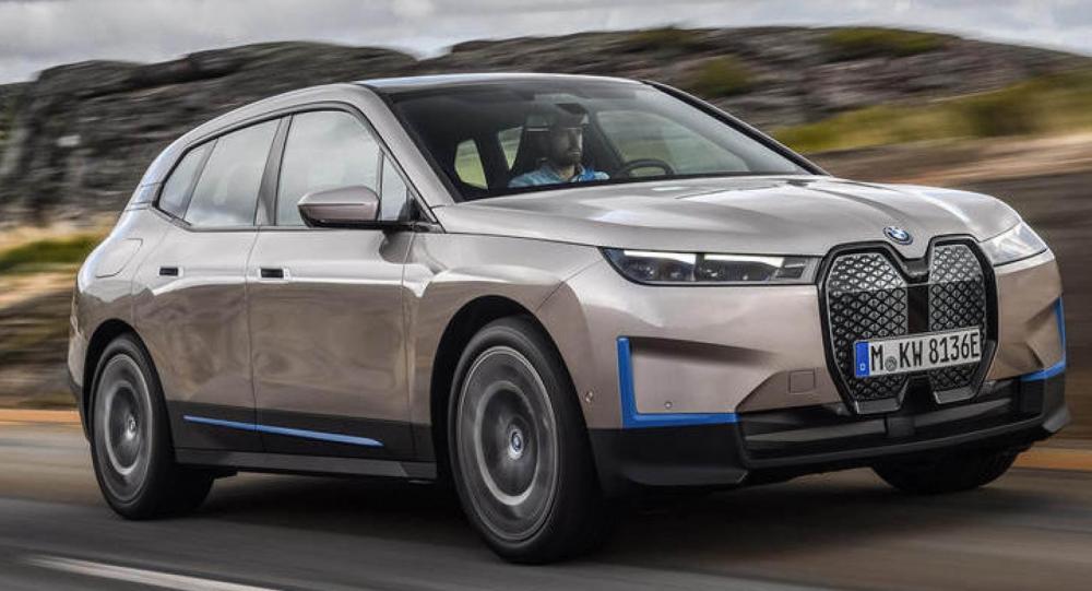 BMW iX blir först ut med det nya systemet.