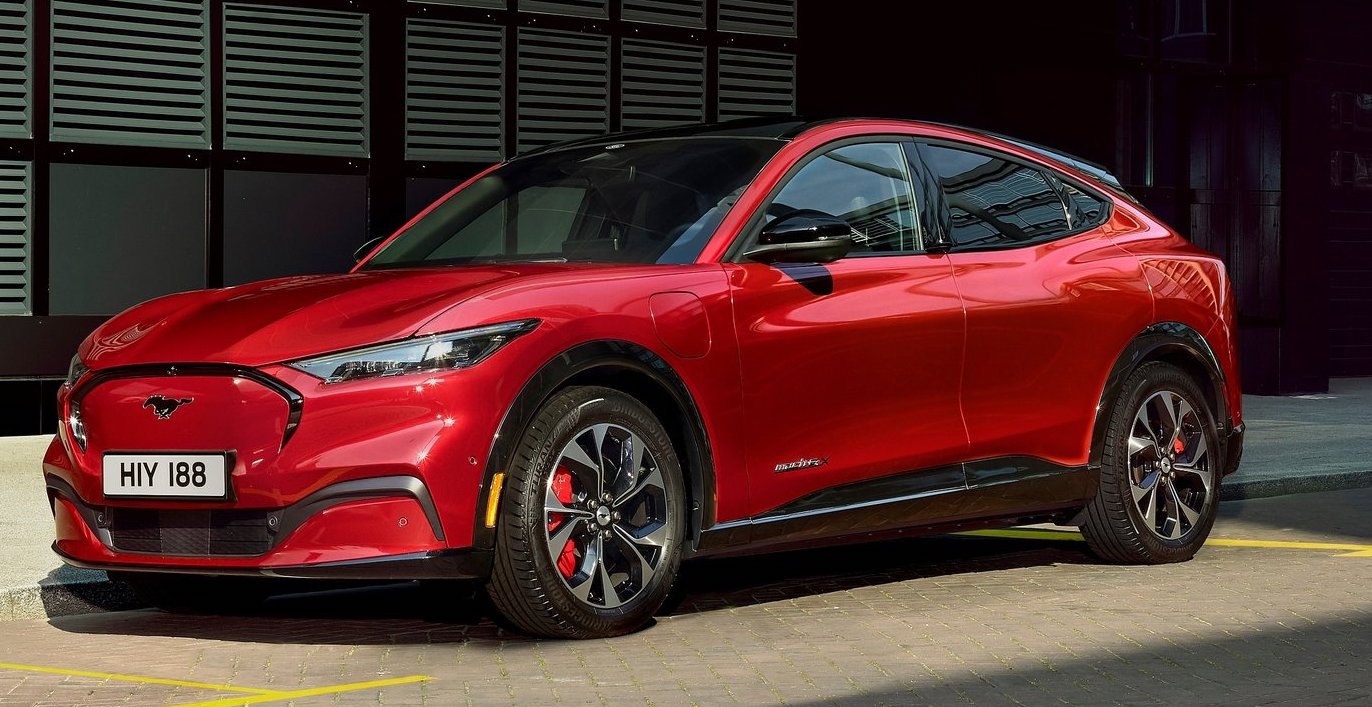 Fords nya elbil Mustang Mach-E har väldigt olika förbrukningssiffror beroende på version. Den snålaste versionen drar 165 Wh/km och den törstigaste 18 procent mer, 195 Wh/km.