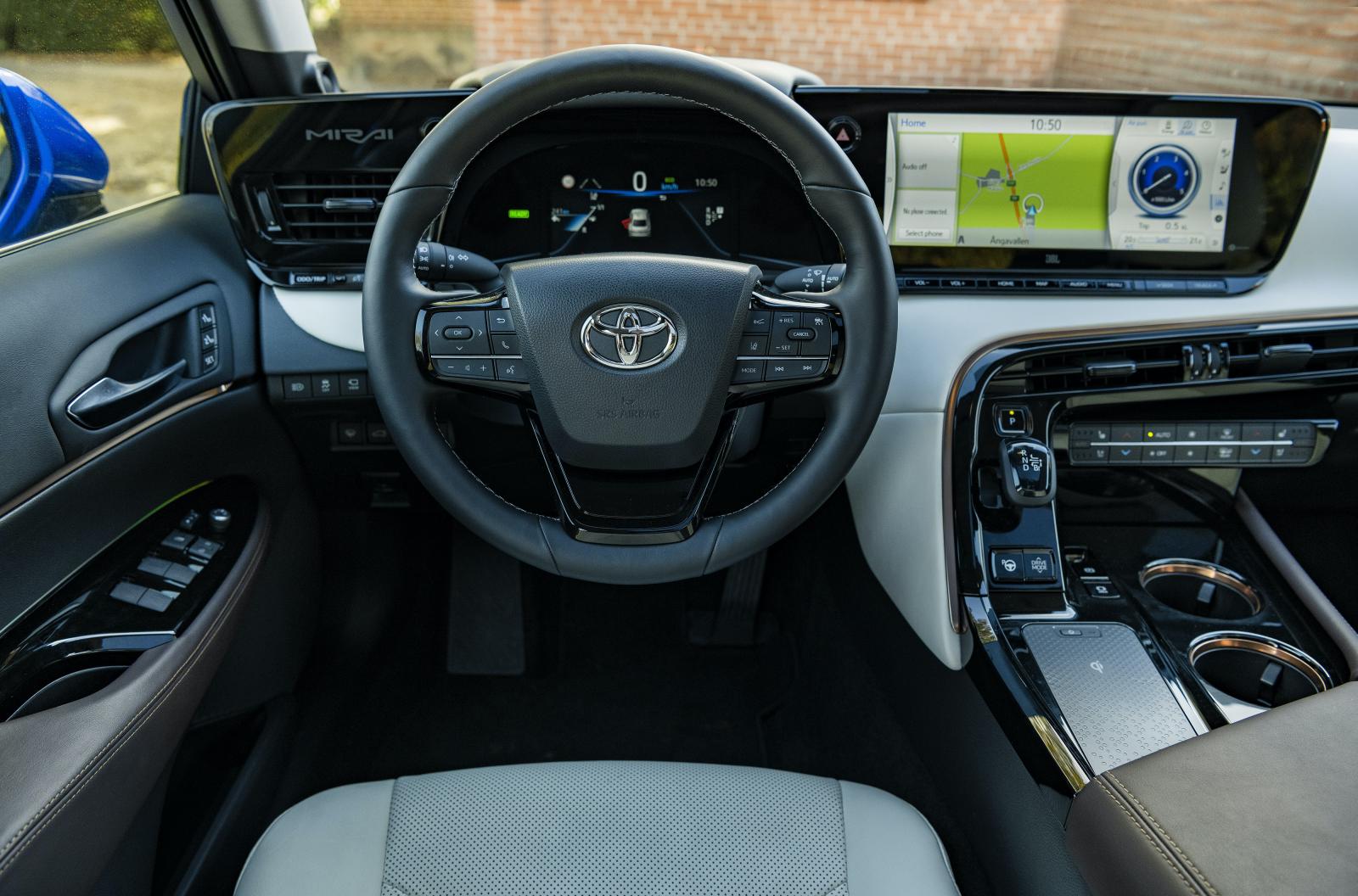 Materialval och design andas delvis mer Lexus än Toyota.