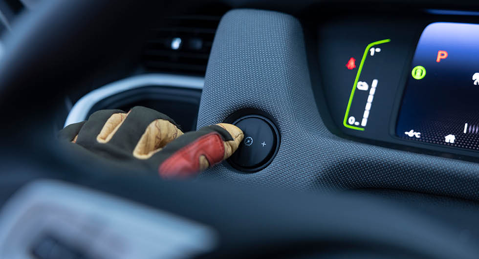 Supertydlig reostatknapp för kupébelysningen som dessutom sänker ljusstyrkan på all skärm- och knappbelysning. Inte bara instrumentklustret. Tack Honda!