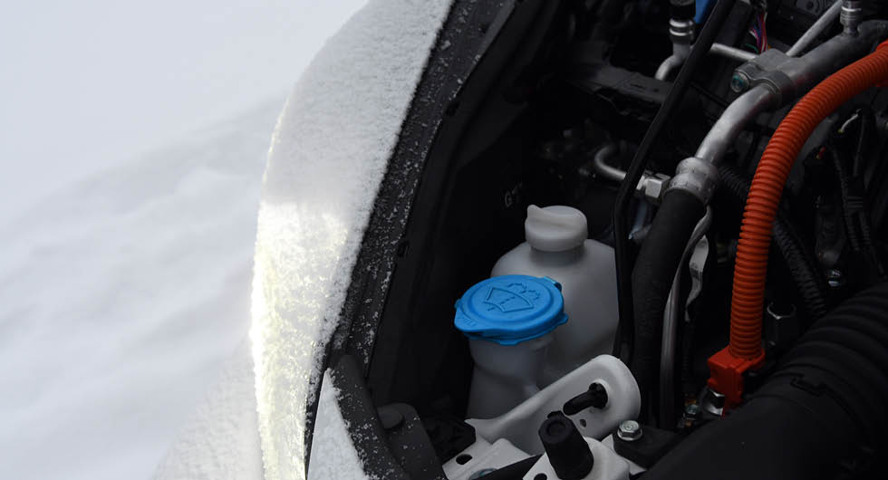 Jazz varnar inte när spolarvätskenivån är låg. Behållaren på 2,5 liter är testets minsta. Det går inte heller att justera spolmunstyckena vars dusch bara når rutan i 70 km/tim och medvind.