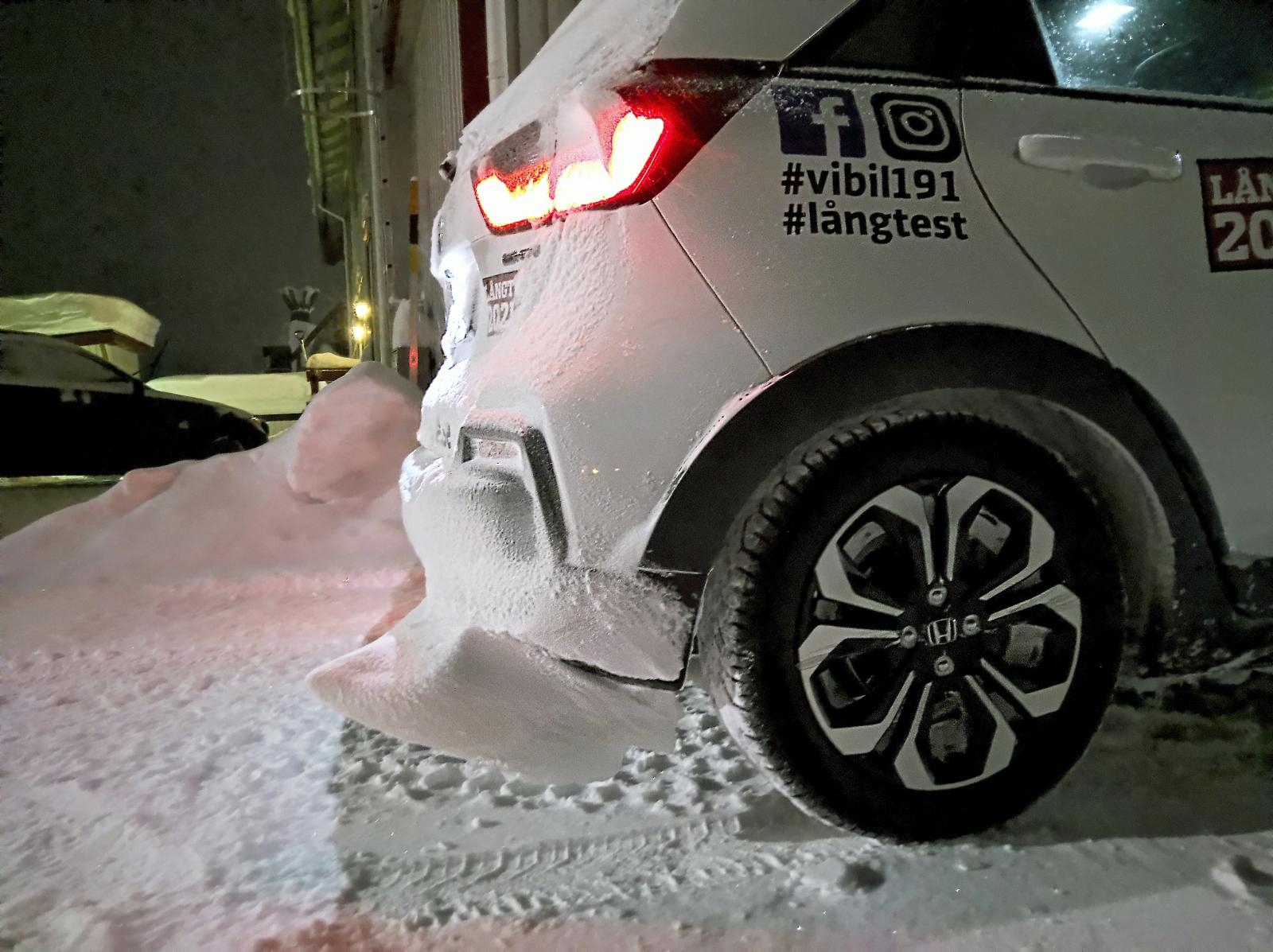 Jazz bygger på sig med snö baktill.