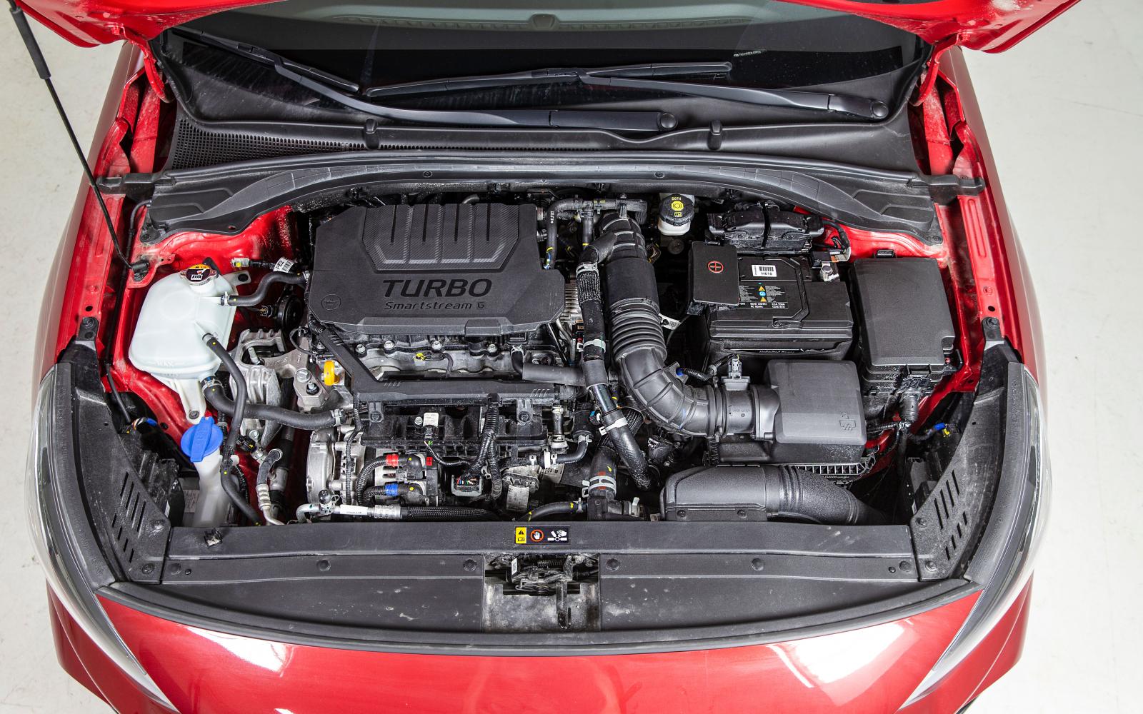 Den gamla 1,4T-motorn på 140 hästar är utbytt till en 1,5-litersmaskin som får stöttning av ett 48V-system med en elmotor på 17 hk.