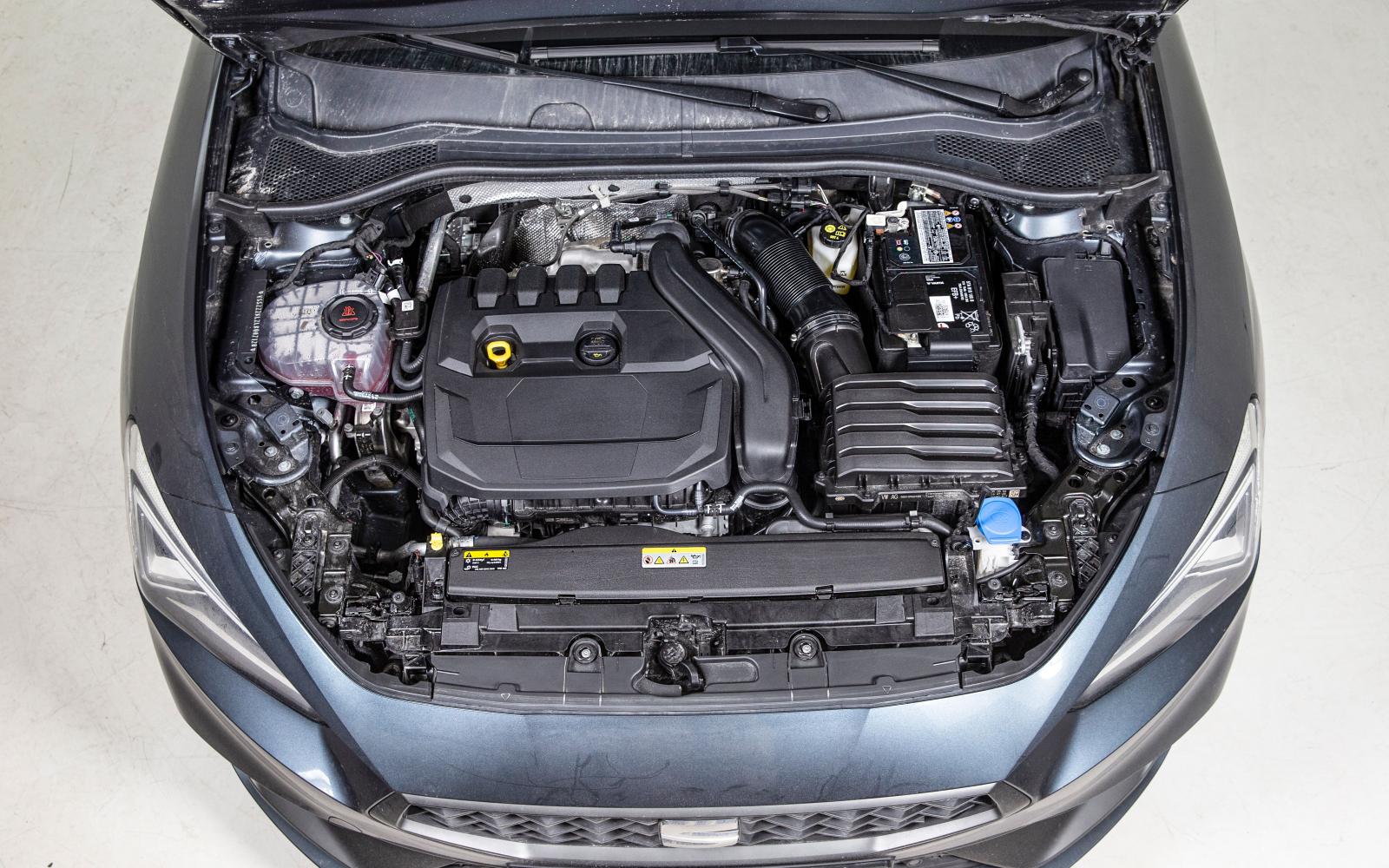 1,5 eTSI har cylinderavstängning, frihjul och ett 48V-elsystem till mildhybriden, vilket ger 13 elektriska extrahästar.
