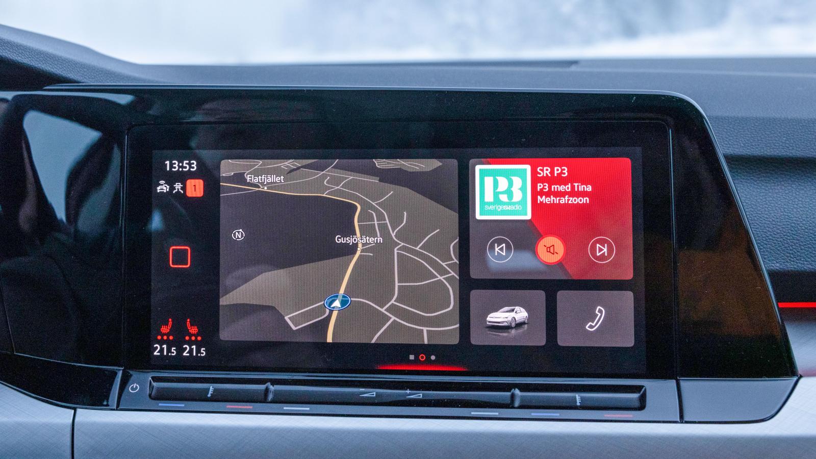 VW: Elegant integrerad skärm med bättre logik i undermenyerna än hos Seat. Krispig och lättavläst upplösning. Välj färgtema efter tycke och smak. Testbilen har Discover-versionen med navigator för 9 500 kr.