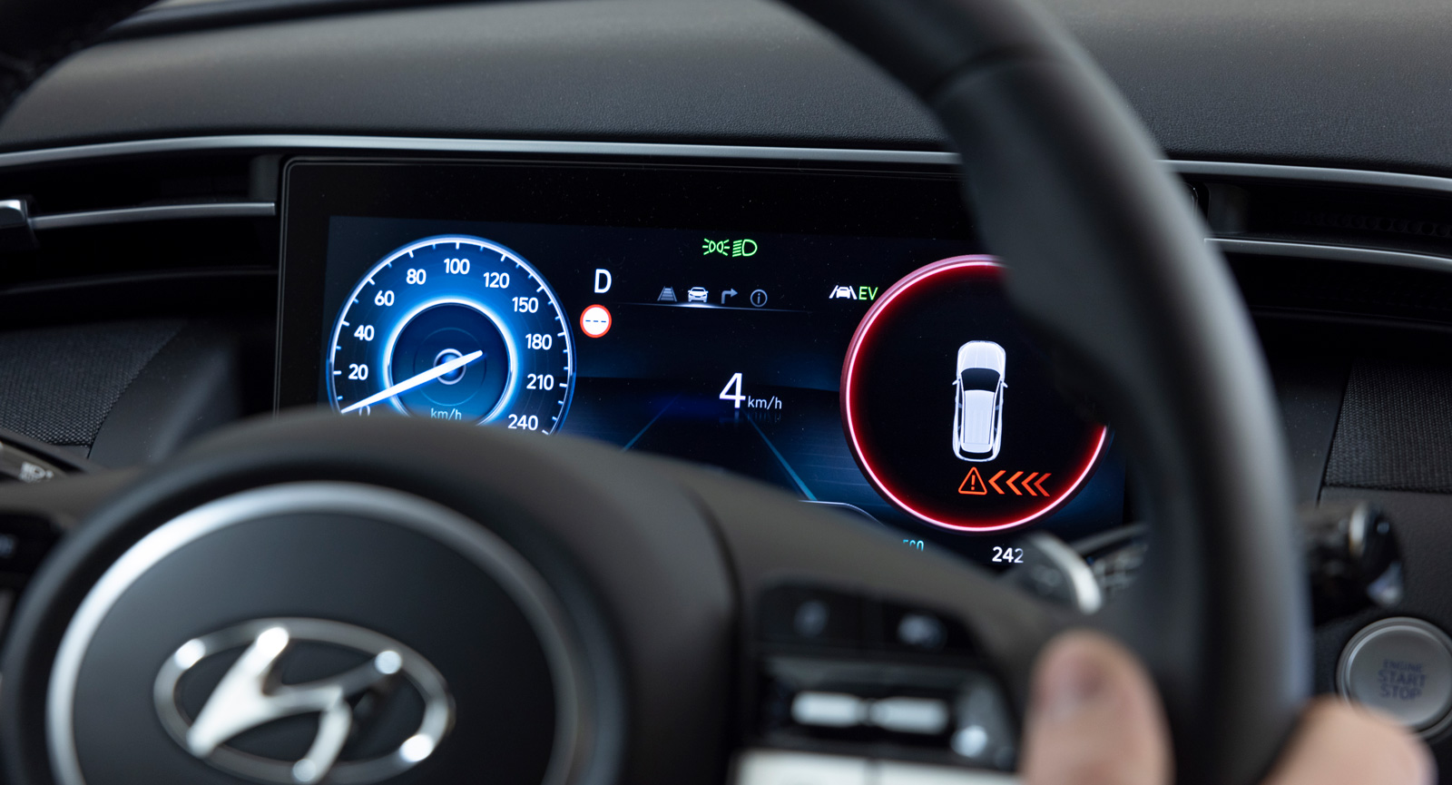 4. Pass på! Vid backning saknar Hyundai autobroms för korsande trafik men föraren varnas med ljud, bild och vibrationer i ratten.