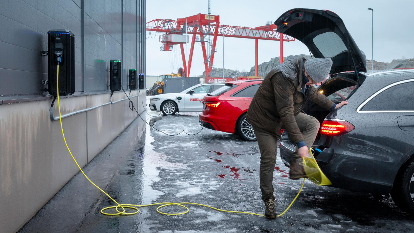 Mercedessladdens kontakt finns i bakre stötfångaren – ett utsatt läge.