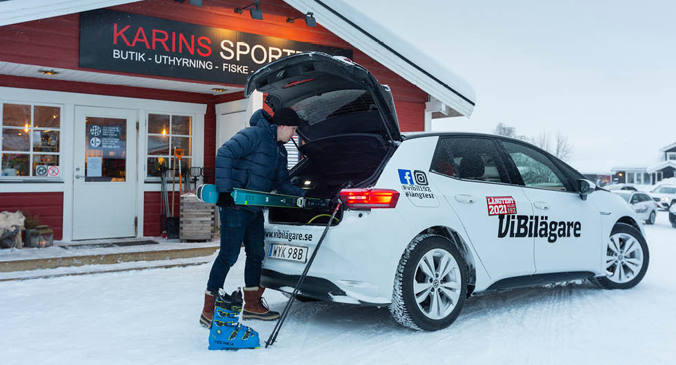 ID.3-ägaren är förpassad till skiduthyrningen. VW:s elbil är inte godkänd för taklast.